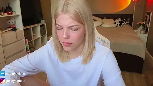 Maya Rave online show from April 14, 3:22 am