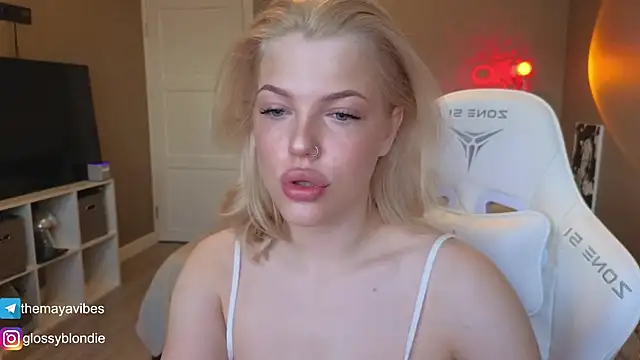 Maya Rave online show from April 10, 3:24 am