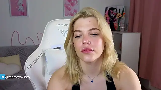 Snapshot of Maya_Rave chatting on February 24, 3:40 am Maya Rave online show from February 24, 3:40 am