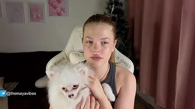 Snapshot of Maya_Rave chatting on January 10, 3:24 am Maya Rave online show from January 10, 3:24 am