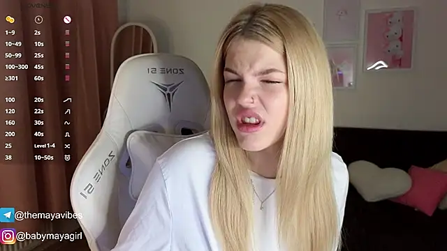 Snapshot of Maya_Rave chatting on November 13, 3:54 am Maya Rave online show from November 13, 3:54 am