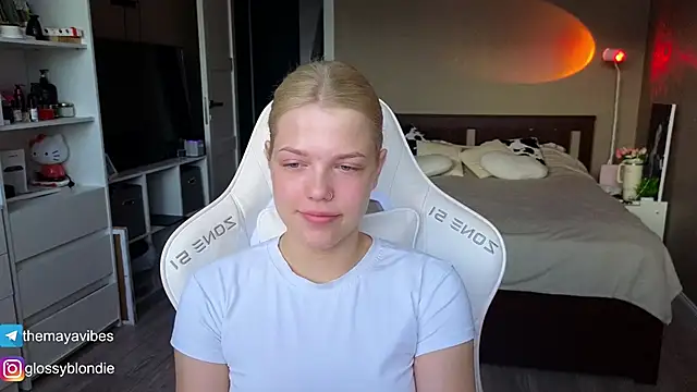 Maya Rave online show from May 3, 3:22 am