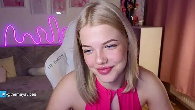 Snapshot of Maya_Rave chatting on February 3, 3:26 am Maya Rave online show from February 3, 3:26 am