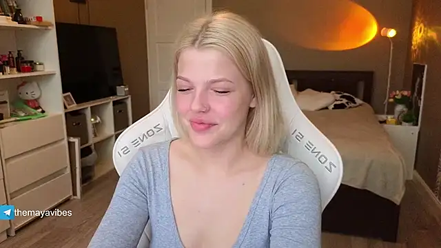Maya Rave online show from May 5, 3:31 am