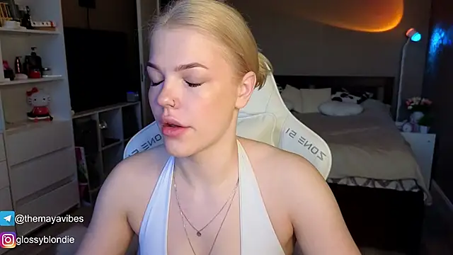 Maya Rave online show from April 7, 3:19 am