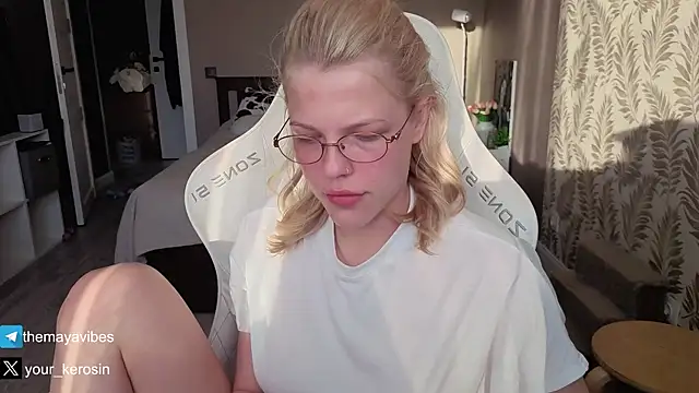 Maya Rave online show from May 20, 3:14 am