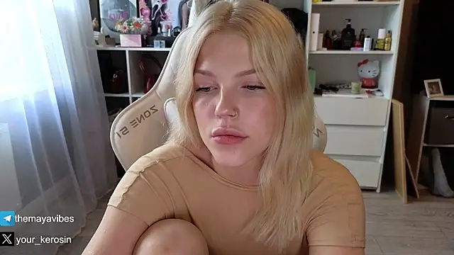 Snapshot of Maya_Rave chatting on June 27, 3:34 am Maya Rave online show from June 27, 3:34 am