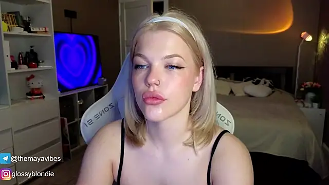 Maya Rave online show from April 5, 3:35 am