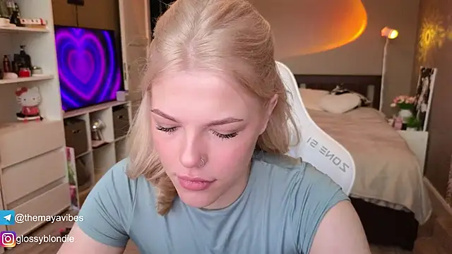 Maya Rave online show from April 8, 3:41 am