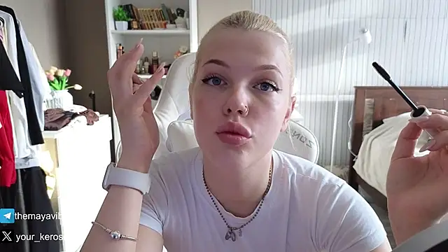 Snapshot of Maya_Rave chatting on July 20, 3:47 am Maya Rave online show from July 20, 3:47 am