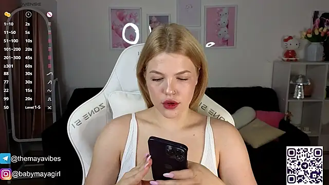 Snapshot of Maya_Rave chatting on October 27, 4:02 am Maya Rave online show from October 27, 4:02 am