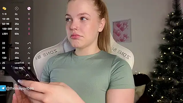 Snapshot of Maya_Rave chatting on December 19, 3:43 am Maya Rave online show from December 19, 3:43 am