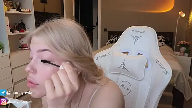 Maya Rave online show from April 6, 4:08 am