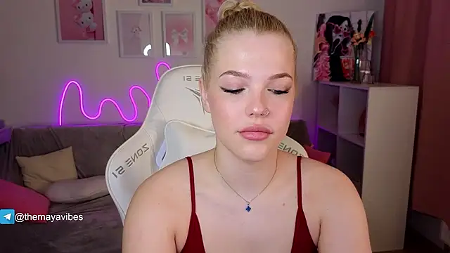 Snapshot of Maya_Rave chatting on February 12, 3:50 am Maya Rave online show from February 12, 3:50 am