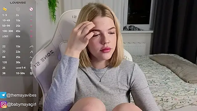 Snapshot of Maya_Rave chatting on November 28, 3:17 am Maya Rave online show from November 28, 3:17 am