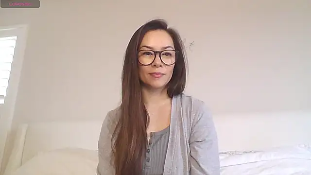 mixedasiangirl online show from March 25, 7:02 pm