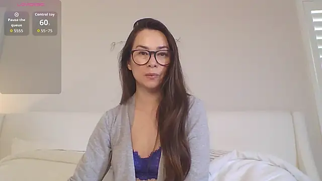 Snapshot of mixedasiangirl chatting on May 12, 7:42 pm mixedasiangirl online show from May 12, 7:42 pm