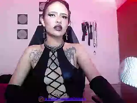 Madamebeelzeboss online show from November 3, 4:17 am