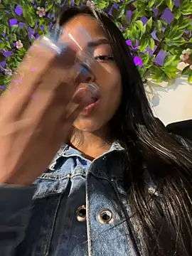 bonnie 18x online show from November 13, 11:30 pm