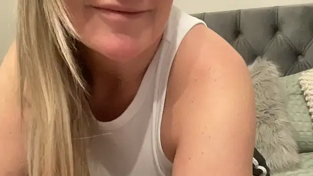 samemilymilf online show from December 1, 1:01 pm