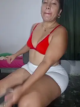 Snapshot of steisy325 chatting on December 2, 3:36 pm steisy325 online show from December 2, 3:36 pm