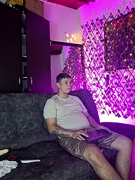 Snapshot of ethanandbrianna chatting on March 5, 12:38 am ethanandbrianna online show from March 5, 12:38 am