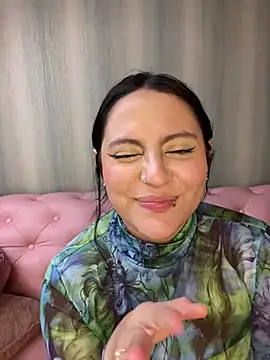 Snapshot of PoliBenett_ chatting on February 26, 12:20 am PoliBenett online show from February 26, 12:20 am