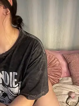 Snapshot of PoliBenett_ chatting on March 4, 5:34 pm PoliBenett online show from March 4, 5:34 pm