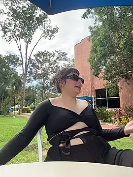 Snapshot of PoliBenett_ chatting on November 13, 7:18 pm PoliBenett online show from November 13, 7:18 pm