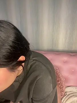 Snapshot of PoliBenett_ chatting on March 5, 8:42 pm PoliBenett online show from March 5, 8:42 pm