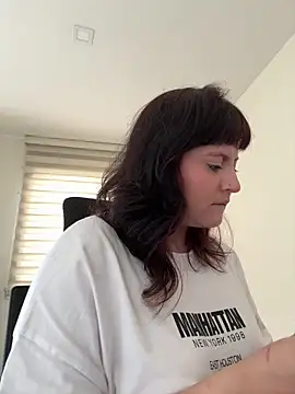 Snapshot of PoliBenett_ chatting on October 1, 3:27 pm PoliBenett online show from October 1, 3:27 pm