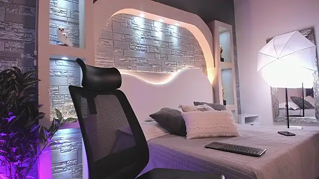 Snapshot of Aron_Bolt chatting on November 30, 3:18 am Aron Bolt online show from November 30, 3:18 am