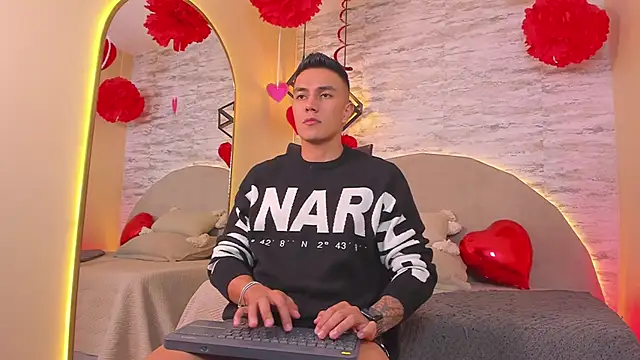 Aron Bolt online show from February 16, 12:15 pm