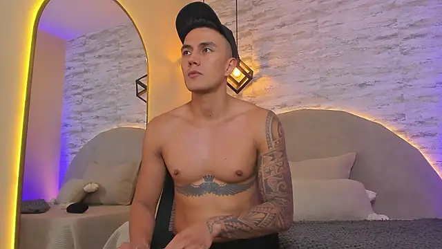 Aron Bolt online show from February 2, 1:10 pm