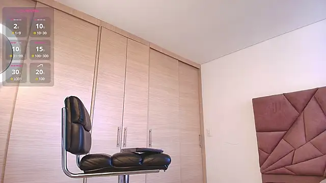 Snapshot of Aron_Bolt chatting on September 23, 8:27 pm Aron Bolt online show from September 23, 8:27 pm