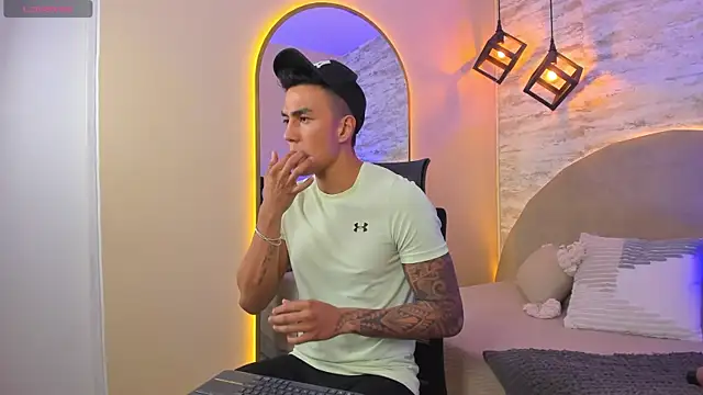 Aron Bolt online show from April 6, 11:17 pm