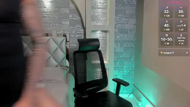 Snapshot of Aron_Bolt chatting on March 8, 3:17 am Aron Bolt online show from March 8, 3:17 am