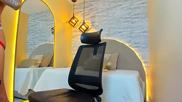 Snapshot of Aron_Bolt chatting on November 15, 2:26 am Aron Bolt online show from November 15, 2:26 am