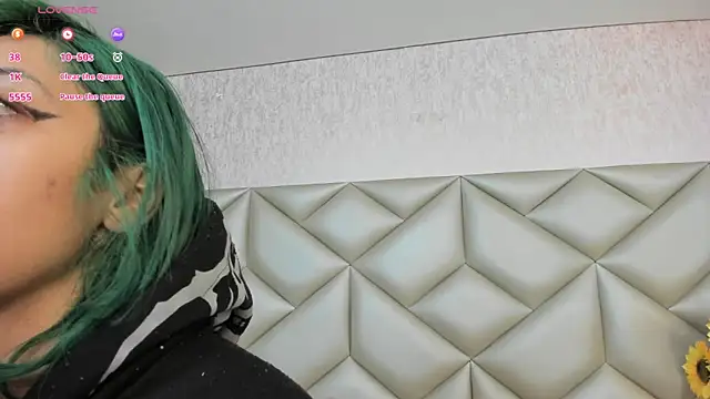 Snapshot of Im_gaia chatting on November 28, 12:27 pm Im gaia online show from November 28, 12:27 pm