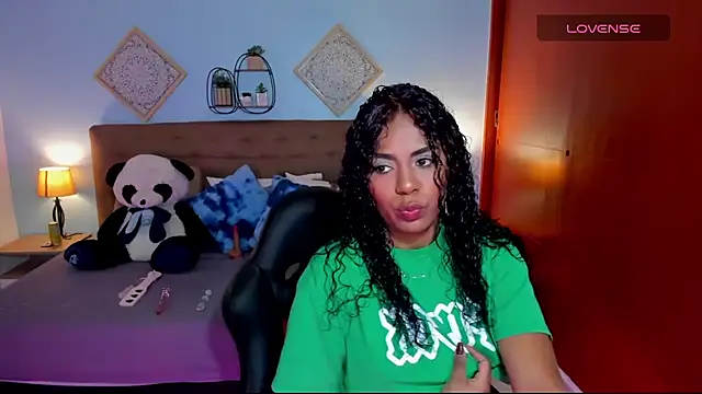 Snapshot of Edelaine_rogers chatting on October 3, 6:26 am Edelaine rogers online show from October 3, 6:26 am