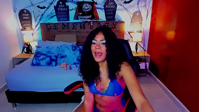 Snapshot of Edelaine_rogers chatting on October 15, 7:33 pm Edelaine rogers online show from October 15, 7:33 pm