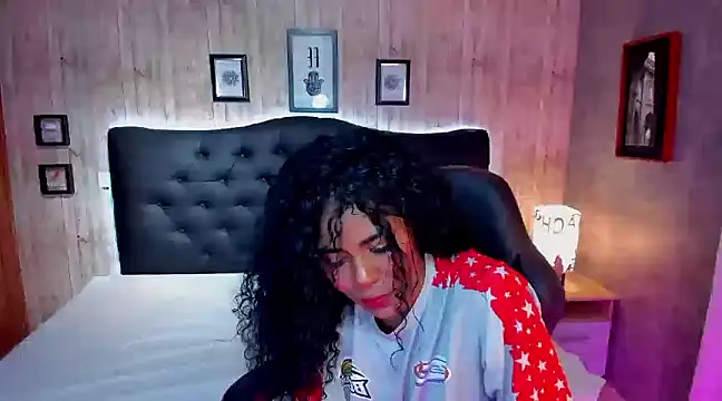 Snapshot of Edelaine_rogers chatting on February 27, 4:02 am Edelaine rogers online show from February 27, 4:02 am