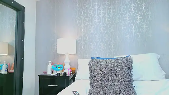 HazelMoret online show from February 8, 3:10 pm