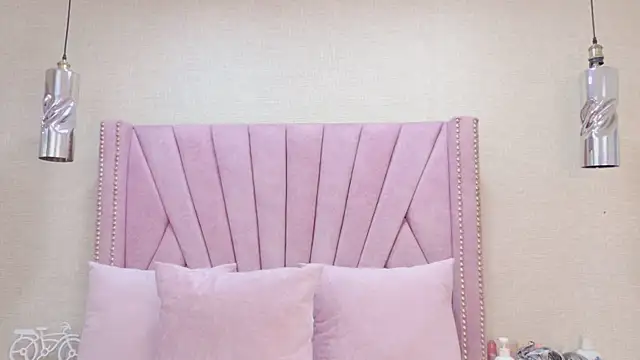 HazelMoret online show from September 23, 11:39 am