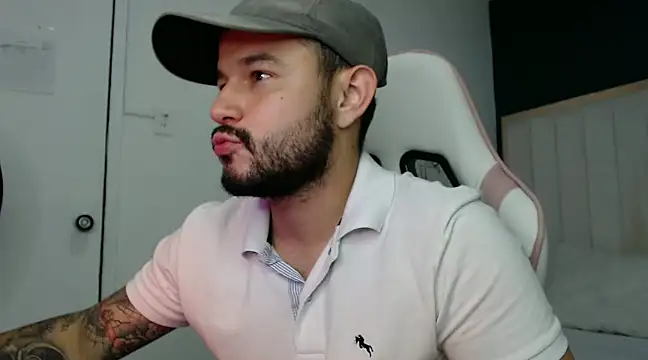 Snapshot of adel_hard_ chatting on December 6, 7:28 pm adel hard online show from December 6, 7:28 pm