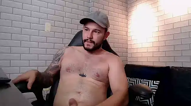 Snapshot of adel_hard_ chatting on December 5, 3:33 pm adel hard online show from December 5, 3:33 pm