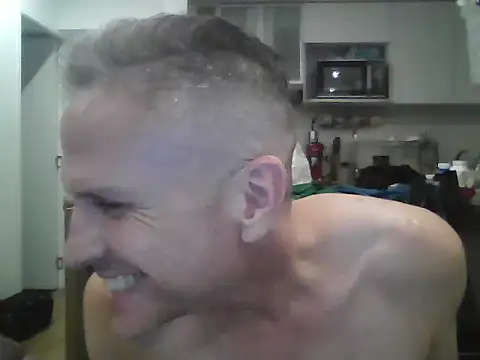 Diegoperrote682661 online show from April 15, 3:23 am