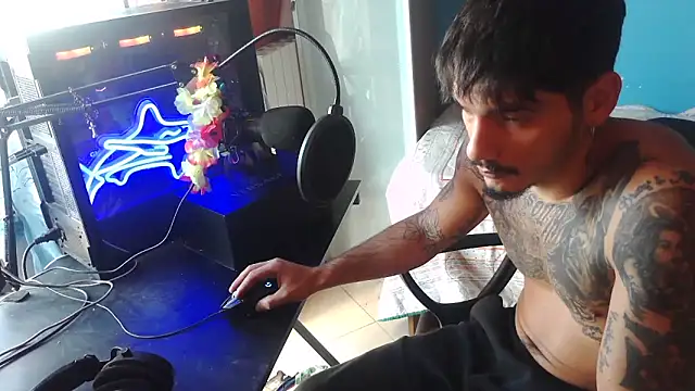 Badboyi1997 online show from October 11, 10:49 am