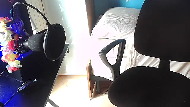 Badboyi1997 online show from October 18, 1:13 pm