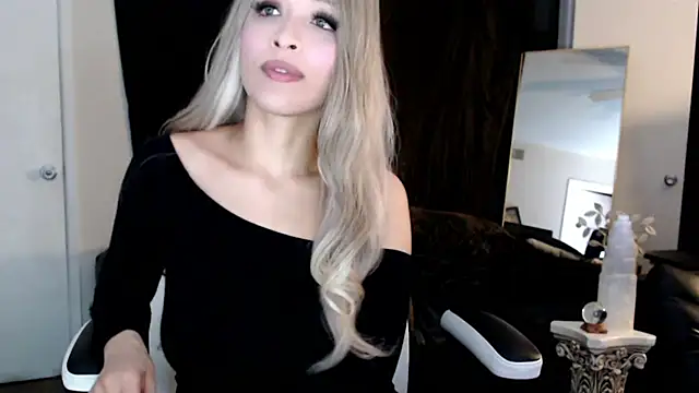 liadivina online show from March 17, 6:51 am